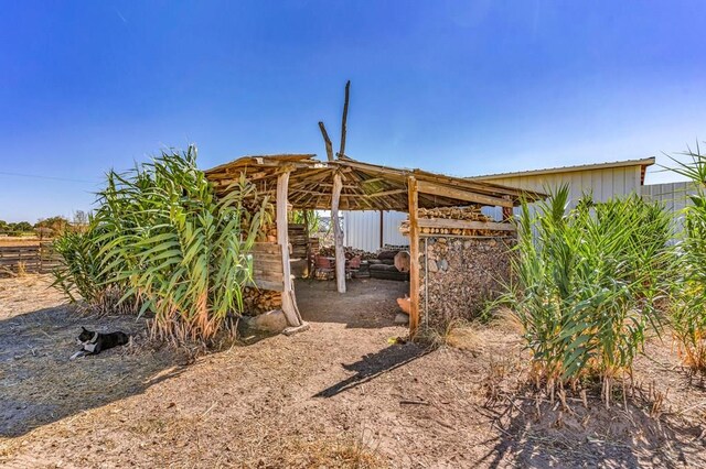 view of yard featuring an outdoor structure and an exterior structure