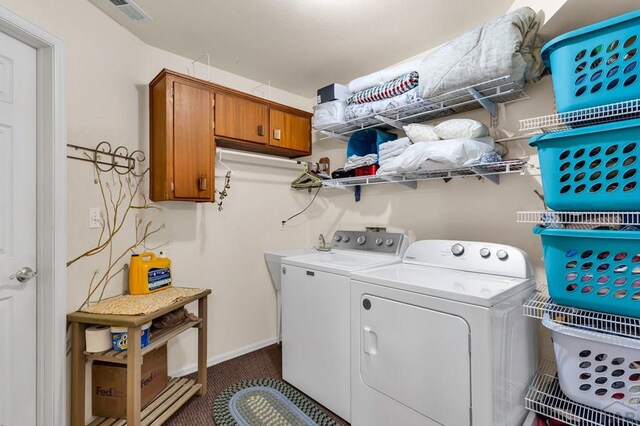 washroom with cabinet space, baseboards, visible vents, and independent washer and dryer