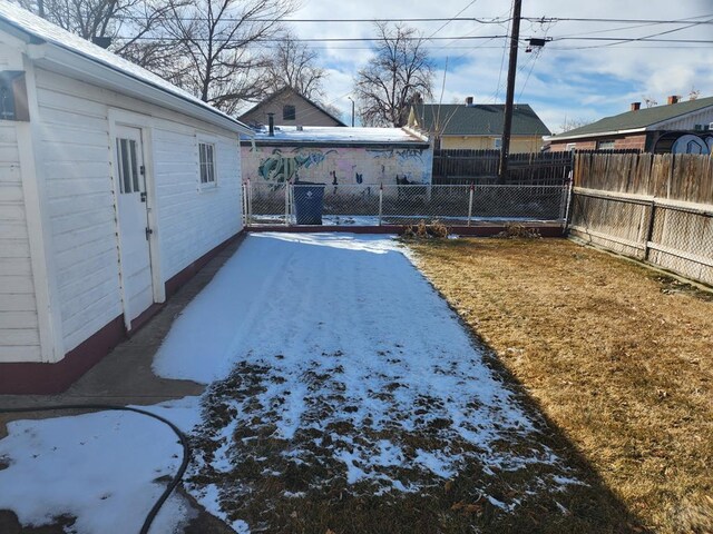 view of yard featuring fence