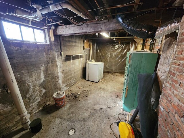 basement with washer and dryer