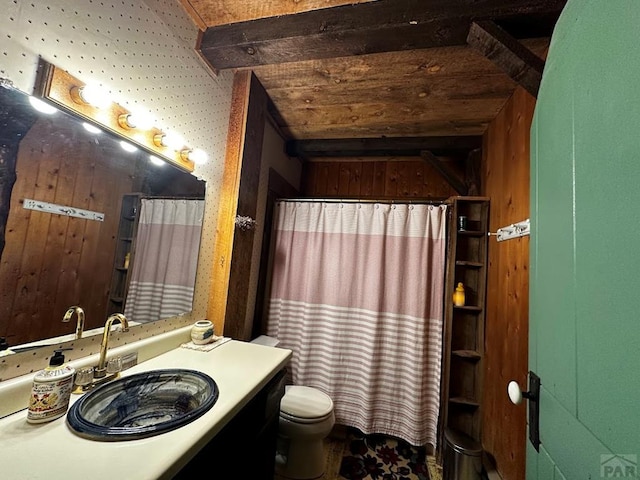 bathroom with toilet, curtained shower, and vanity