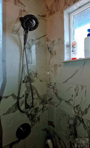 details featuring a tile shower