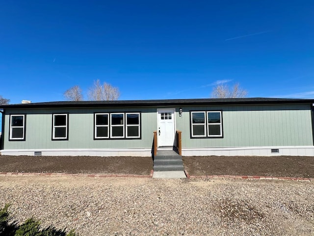 manufactured / mobile home featuring crawl space