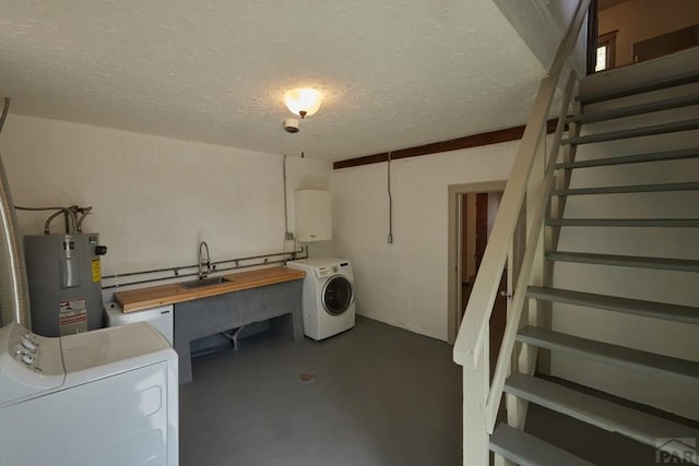 315 S Oak St, Trinidad, CO 81082 - laundry area featuring washer / dryer, water heater, and a textured ceiling