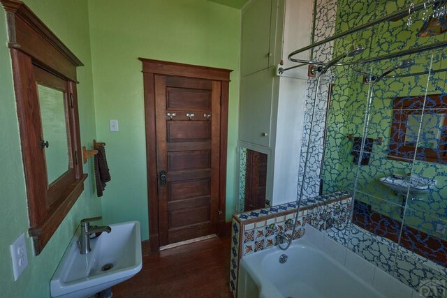 315 S Oak St, Trinidad, CO 81082 - bathroom featuring wood finished floors, a sink, and a garden tub