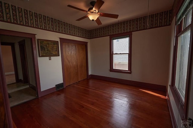 315 S Oak St, Trinidad, CO 81082 - unfurnished bedroom featuring dark wood-style floors, a closet, baseboards, and ceiling fan
