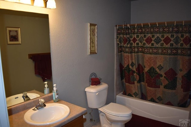 full bath featuring shower / tub combo with curtain, vanity, and toilet