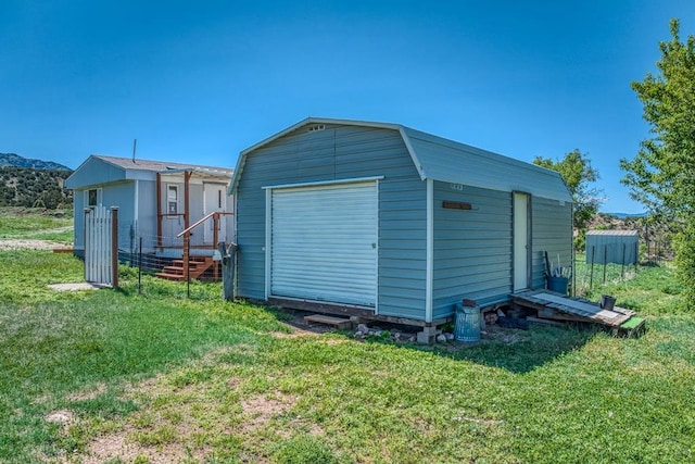 view of outdoor structure with fence and an outdoor structure