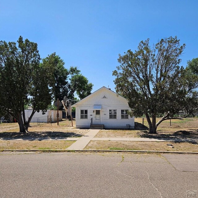 1938 E 6th St, Pueblo, CO 81001 - view of bungalow-style house