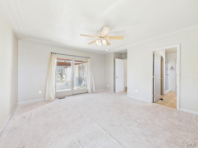 empty room featuring a ceiling fan, ornamental molding, and carpet flooring