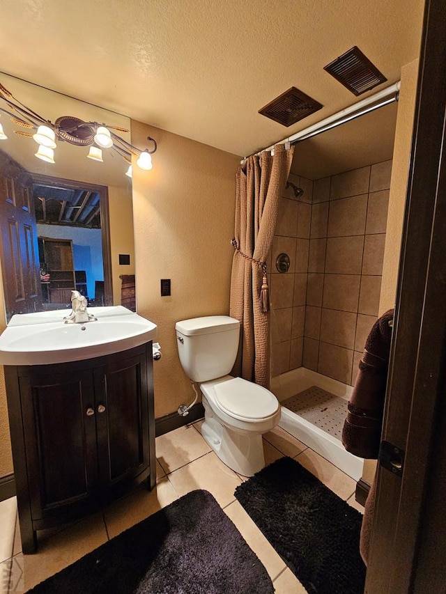 full bathroom featuring a textured ceiling, toilet, visible vents, and a stall shower