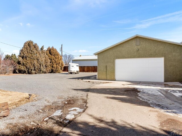 exterior space featuring gravel driveway