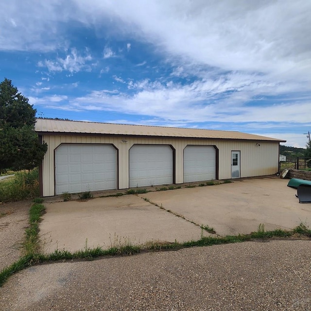 view of detached garage