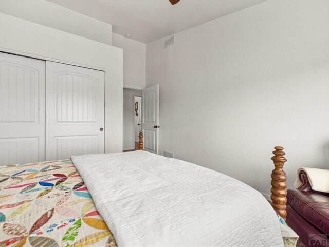 bedroom featuring a ceiling fan, a closet, and visible vents