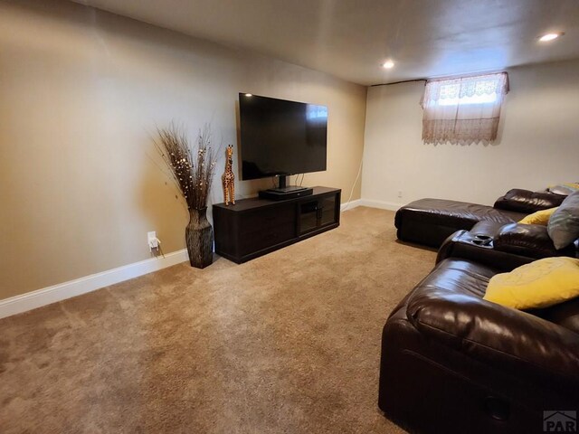 carpeted living area featuring recessed lighting and baseboards