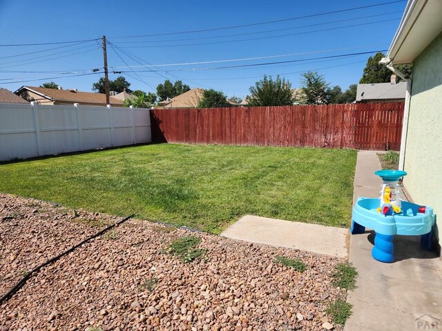 view of yard featuring a fenced backyard