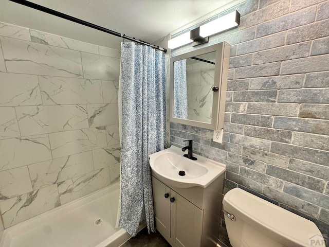 303 S Animas St, Trinidad, CO 81082 - full bath with vanity and curtained shower