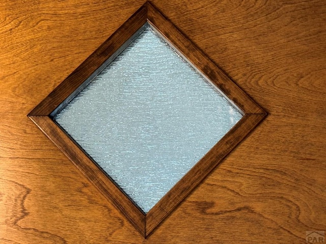 303 S Animas St, Trinidad, CO 81082 - detailed view of carpet flooring