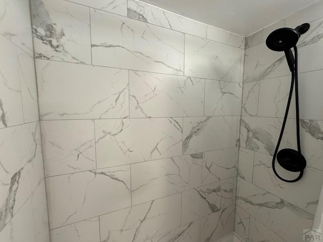 303 S Animas St, Trinidad, CO 81082 - full bath with tiled shower