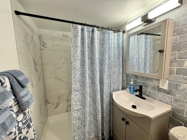 303 S Animas St, Trinidad, CO 81082 - bathroom featuring vanity and curtained shower