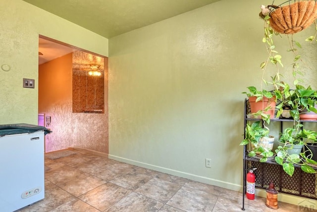 empty room featuring baseboards