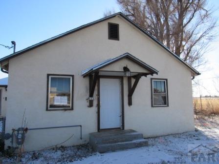 bungalow-style house featuring stucco siding