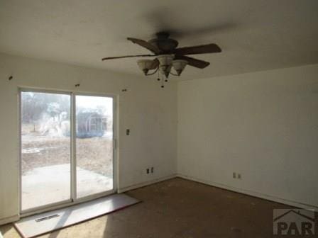 empty room with ceiling fan