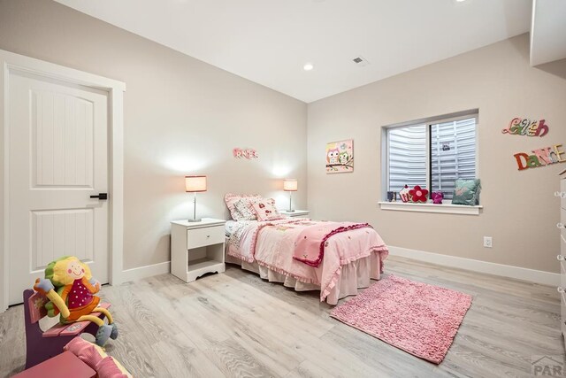 bedroom with recessed lighting, baseboards, visible vents, and light wood finished floors