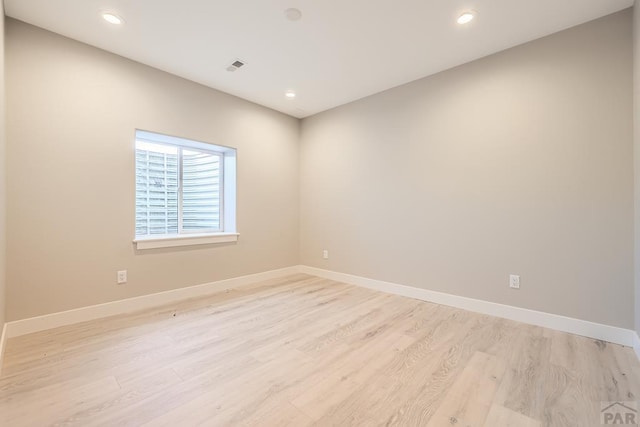 unfurnished room featuring light wood finished floors, recessed lighting, and baseboards