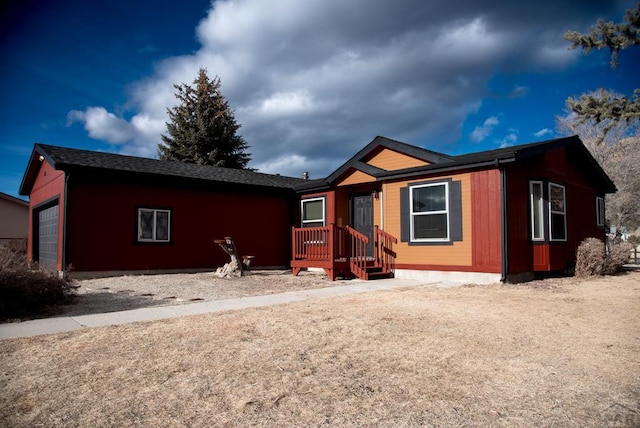 view of front of property featuring a garage