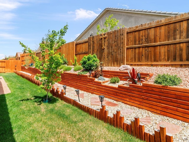 view of yard featuring a fenced backyard