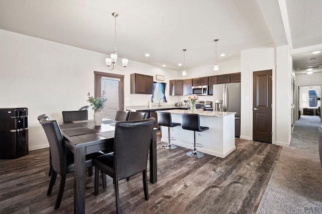 dining space featuring recessed lighting, dark wood-style flooring, a notable chandelier, and baseboards