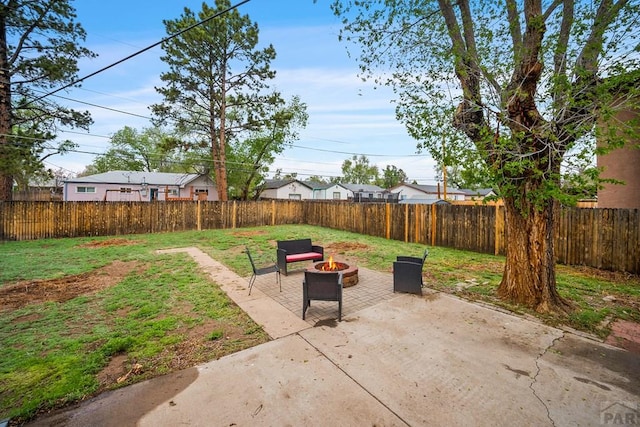 view of patio with an outdoor fire pit