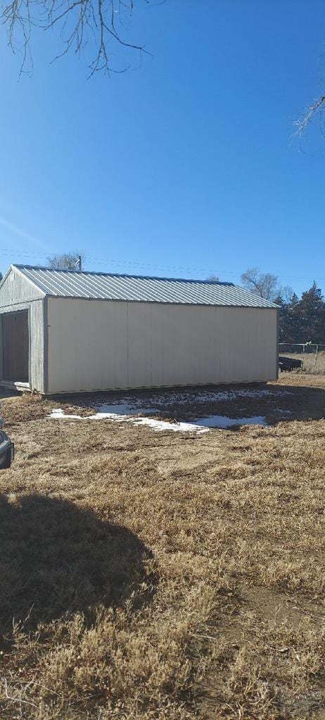 view of side of home featuring an outbuilding and an outdoor structure