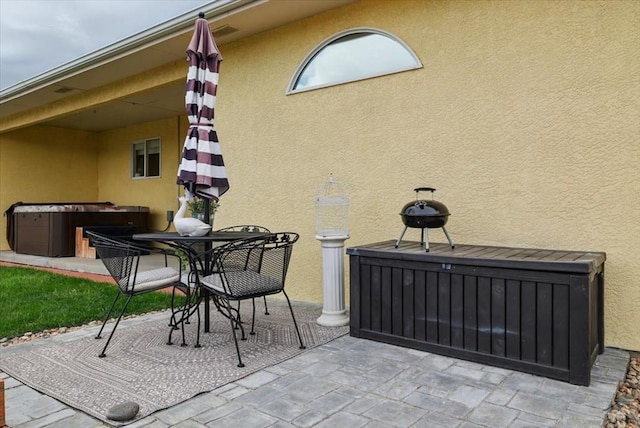 433-435 E Stardust Dr, Pueblo West, CO 81007 - view of patio with a hot tub and outdoor dining area