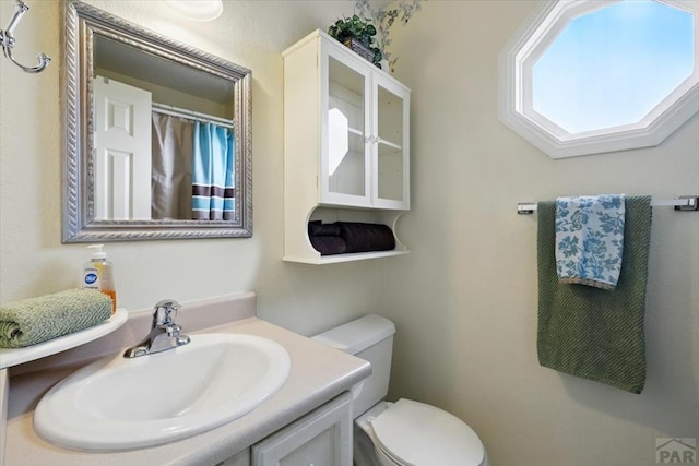 433-435 E Stardust Dr, Pueblo West, CO 81007 - bathroom featuring toilet and vanity