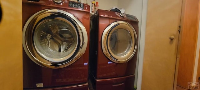 washroom featuring laundry area and washing machine and clothes dryer