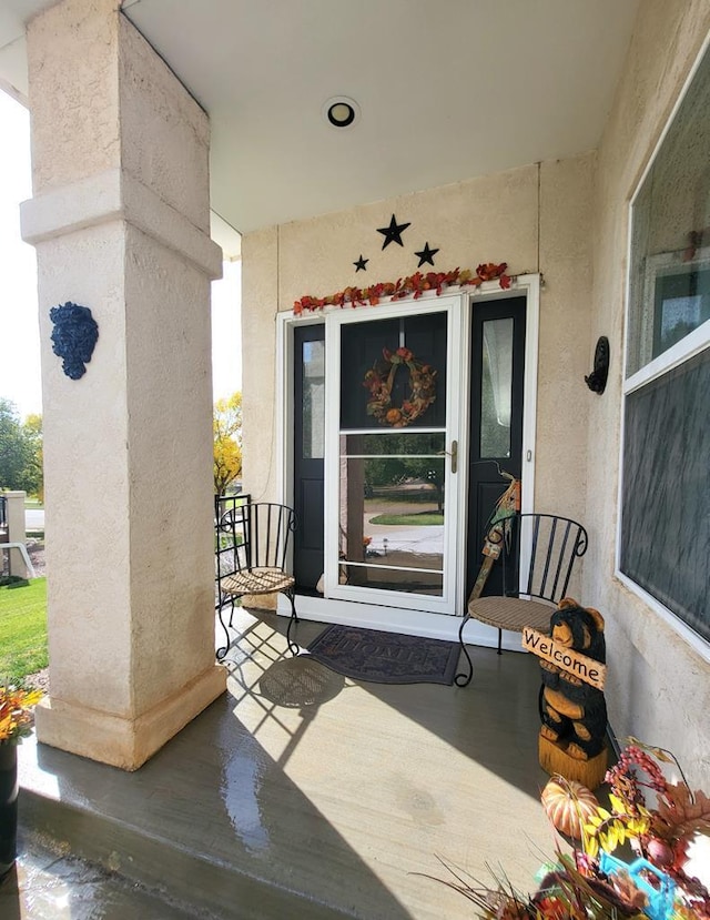 view of exterior entry featuring stucco siding