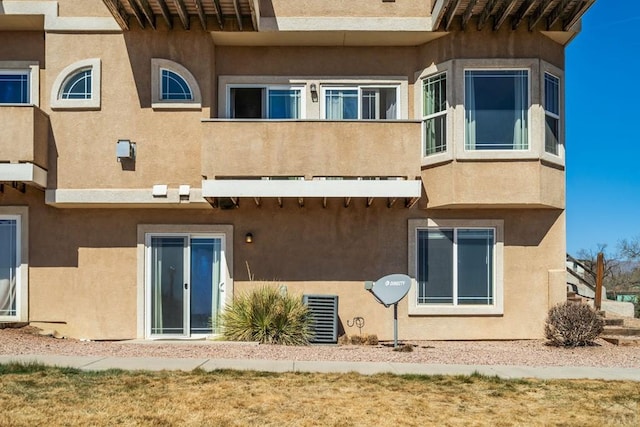 1447 Madison Ridge Hts Unit E, Colorado Springs, CO 80904 - rear view of house featuring a balcony and stucco siding