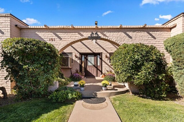 property entrance featuring a yard