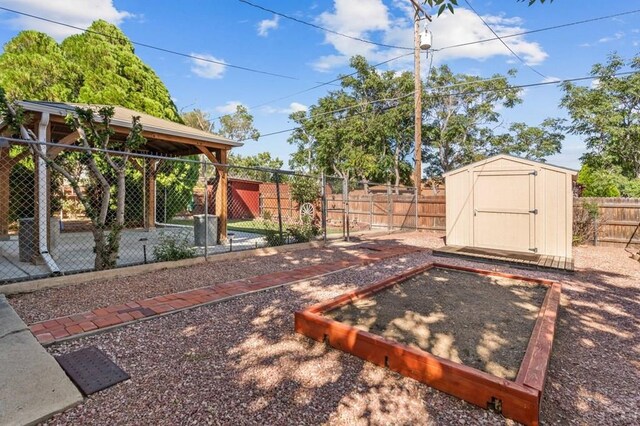 view of yard with a storage shed, an outdoor structure, and a fenced backyard