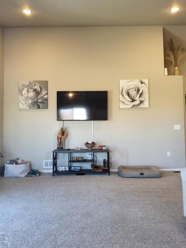 living room featuring carpet flooring and recessed lighting