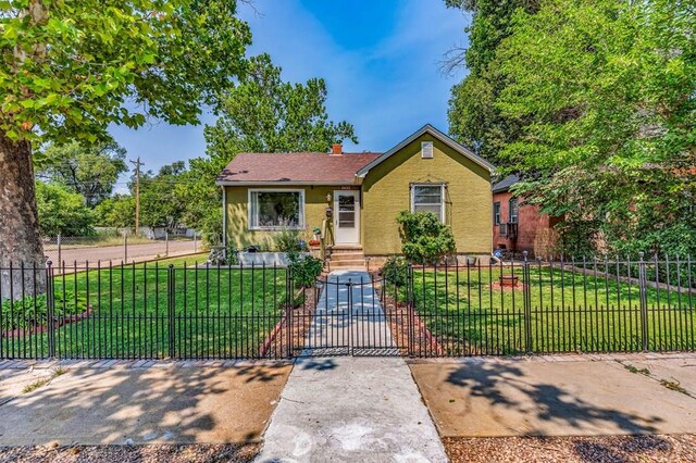 2631 Cedar St, Pueblo, CO 81004 - view of green lawn