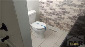 full bathroom featuring toilet