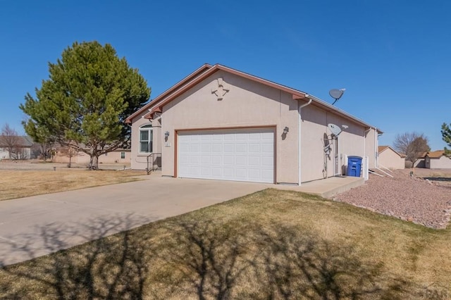 view of front facade featuring a garage, a front yard, concrete driveway, and stucco siding