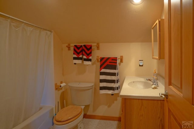 full bath with lofted ceiling, shower / bathtub combination with curtain, toilet, vanity, and baseboards