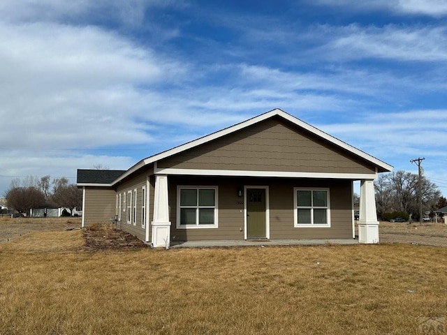 view of front of property featuring covered porch and a front yard