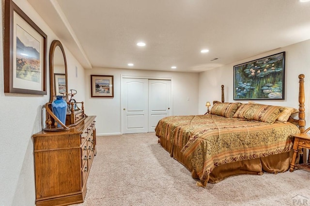 bedroom with baseboards, a closet, recessed lighting, and light colored carpet