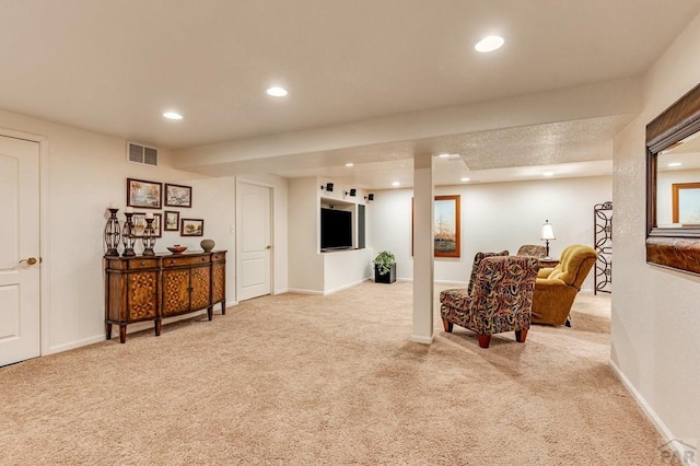 living area featuring light carpet, baseboards, visible vents, and recessed lighting