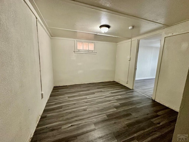 410 W 25th St, Pueblo, CO 81003 - empty room featuring a textured wall, dark wood-style flooring, a smoke detector, and a textured ceiling